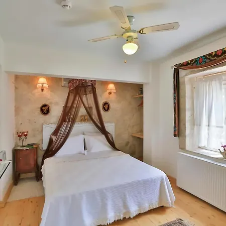 Cesme Stone Hedge Villa *